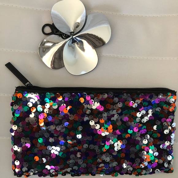 MAC makeup bag- limited edition - Picture 4 of 4